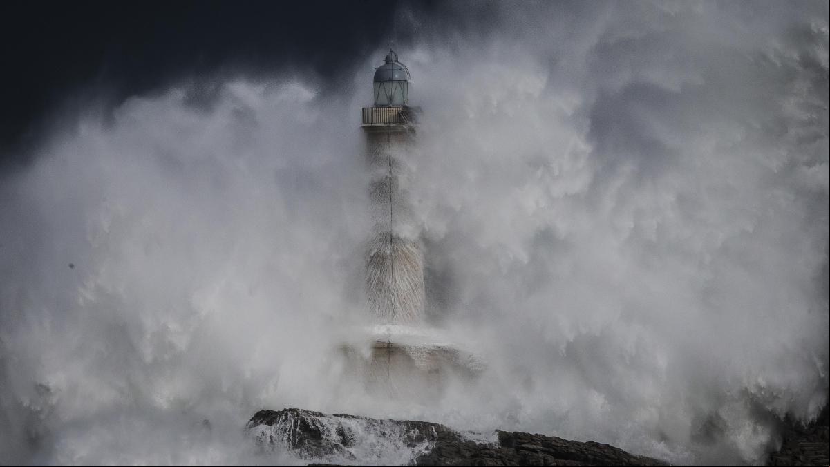 La borrasca Bella trae un temporal marítimo, viento y nieve