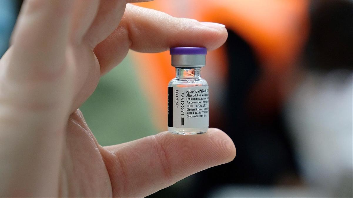 La Comunitat Valenciana empieza a vacunar a sus sanitarios contra el coronavirus