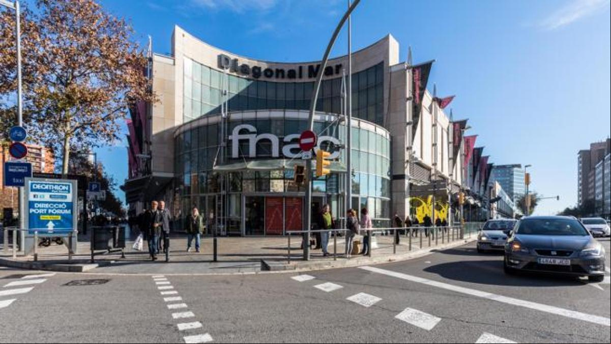 Los centros comerciales siguen cerrados al posponerse la reunión del Procicat