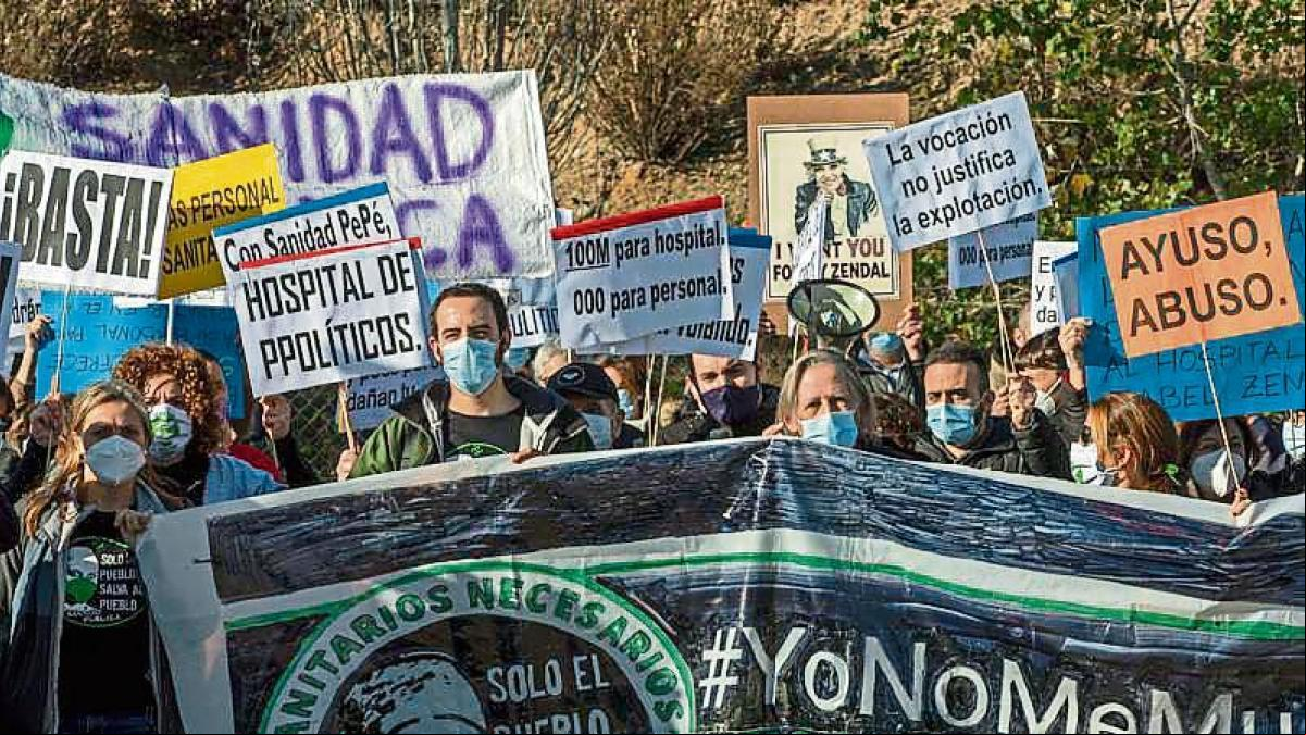 El Hospital Isabel Zendal recibe a la primera paciente rodeado de protestas