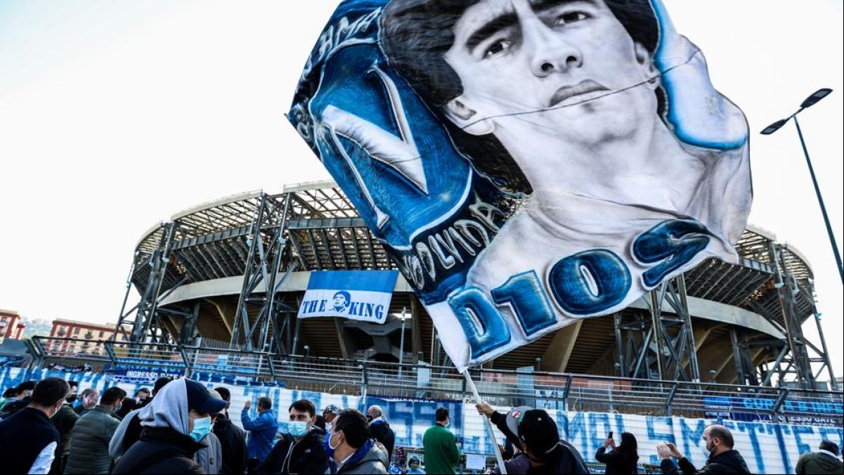El estadio del Nápoles pasa a llamarse Diego Armando Maradona