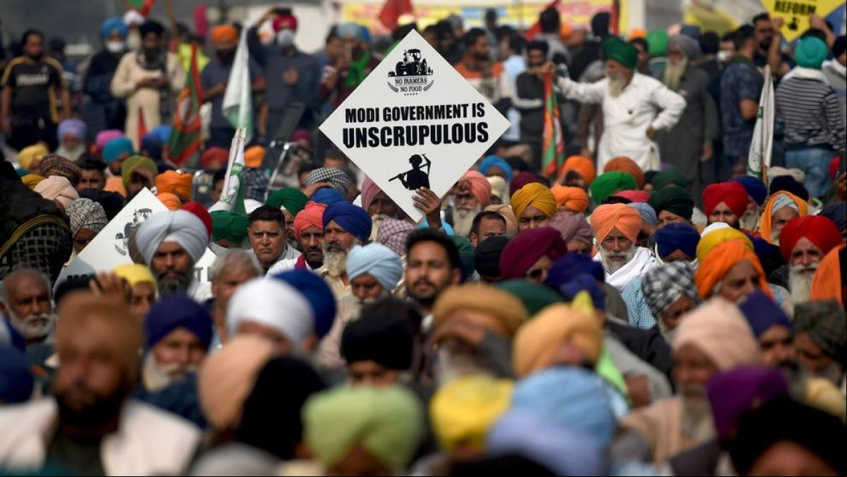 Los campesinos rodean Delhi contra la supresión de precios mínimos