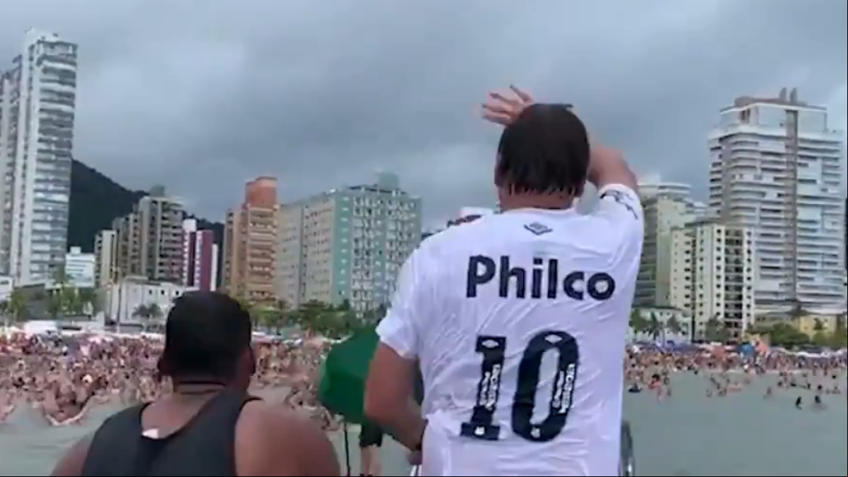 Primera polémica del año de Bolsonaro por provocar un tumulto en una playa