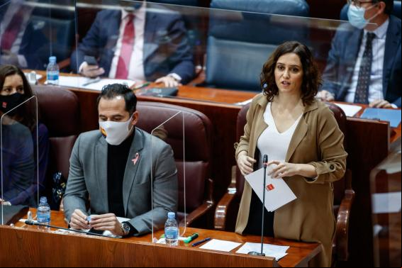 Arrimadas carga contra Ayuso y calma a Mañueco