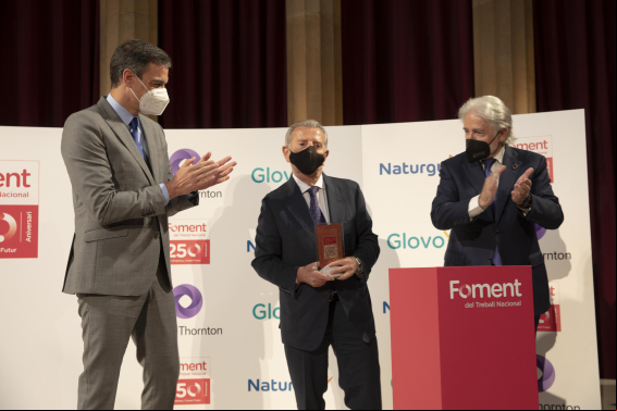 La condecoración a Javier Godó une a Sánchez, Aragonès y empresarios por el diálogo