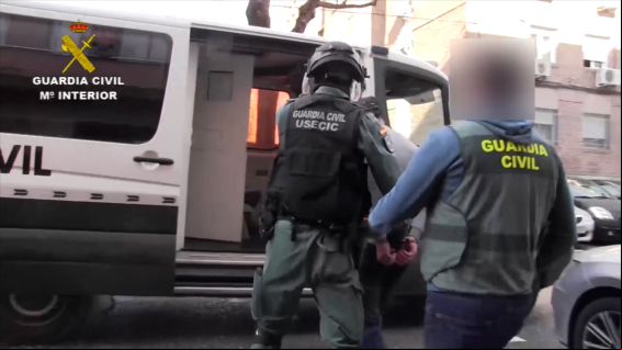 Una banda tortura a una pareja en un contenedor para poder asaltar su casa sin que suene la alarma