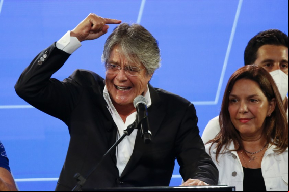 Ecuador vota entre el liberalismo y la vuelta del correísmo