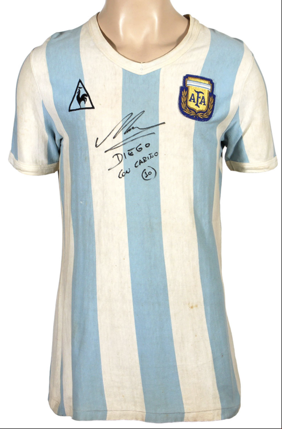 Subastan la camiseta que Maradona llevó en España 82 por 65.000 dólares