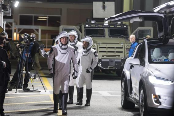La nave de SpaceX despega con cuatro astronautas hacia la estación espacial