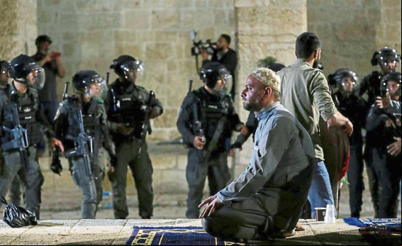 Jerusalén teme más violencia tras la irrupción policial en Al Aqsa