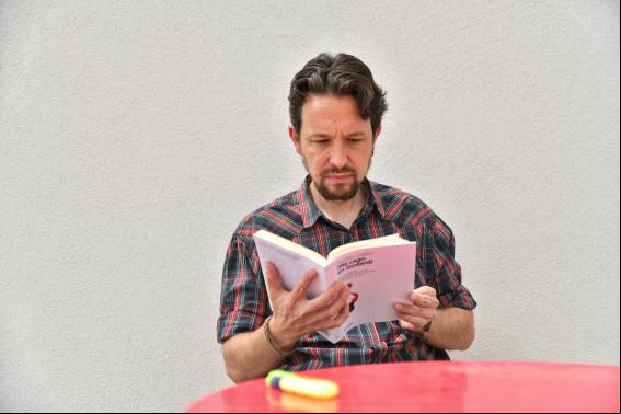 Conoce el nuevo ‘look’ de Pablo Iglesias tras dejar la política: renuncia a su cola de caballo