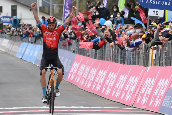 Egan Bernal tiene a tiro el Giro de Italia