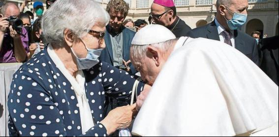 El Papa Francisco recibe la inesperada visita de Spiderman en el Vaticano