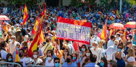 La derecha protesta dividida en Colón contra los indultos a los condenados del procés