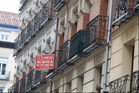 Imagen de recurso de un anuncio de un piso en alquiler , en Madrid (España), a 31 de marzo de 2020.