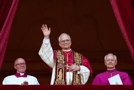Newly elected Pope Leo XIV, Cardinal Robert Prevost of the United States appears on the balcony of St. Peter's Basilica, at the Vatican, May 8, 2025. REUTERS/Guglielmo Mangiapane TPX IMAGES OF THE DAY