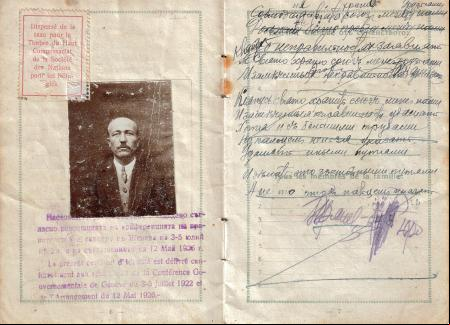 El pasaporte Nansen permitía a las personas apátridas cruzar fronteras legalmente.