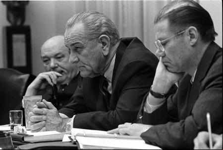 En una reunión con el presidente Johnson en 1968.