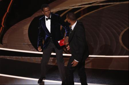 Will Smith i Chris Rock durant l'anual cerimònia dels premis Oscar.
