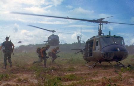 Helicóptero Huey en Vietnam.