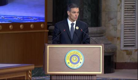 El presidente del Gobierno, Pedro Sánchez, interviene en la cumbre de la Liga Árabe en Bagdad, el 17 de mayo de 2025