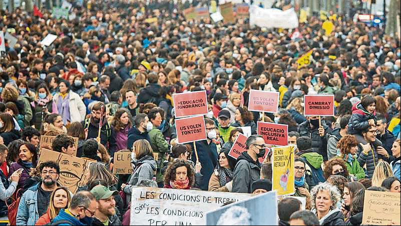 El profesorado anuncia ya huelgas para el inicio del próximo curso en Catalunya
