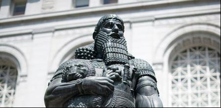 Estatua de Asurbanipal en San Francisco.