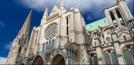 Fachada de la catedral gótica de Chartres, en Francia, cuya construcción empezó a finales del siglo XII
