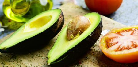 El aguacate es rico en grasas monoinsaturadas