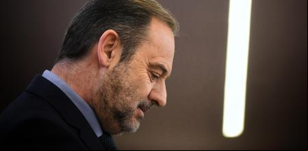 El exministro José Luis Ábalos durante una rueda de prensa en el Congreso de los Diputados tras denunciar a la Guardia Civil ante la Fiscalía, en el Congreso de los Diputados, a 19 de diciembre de 2024, en Madrid (España). José Luis Ábalos ha presentado en la Fiscalía General del Estado una denuncia contra la Guardia Civil por 