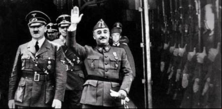 Franco, acompañado Adolf Hitler, saluda pasa revista a los soldados alemanes a su llegada a Hendaya el 24 de octubre de 1940