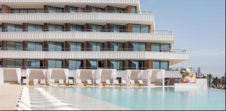 El sorprendente hotel que quiere seducir desde Sant Adrià al público americano y festivalero