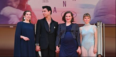 Carla Simón causa sensación en Cannes con 'Romería', un homenaje a sus padres fallecidos de sida