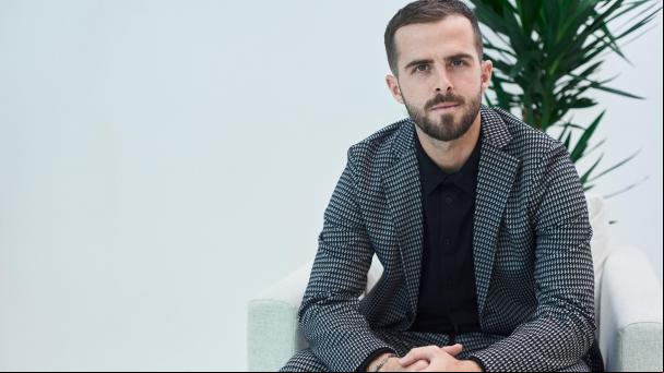 Pjanic: pasión por la moda y una colección con su nombre