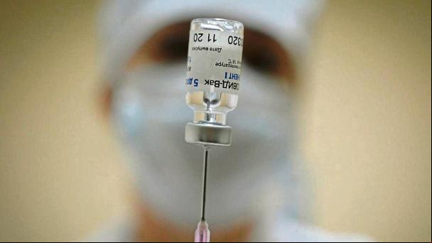 Los creadores de la vacuna Sputnik V cuestionan la neutralidad de la EMA