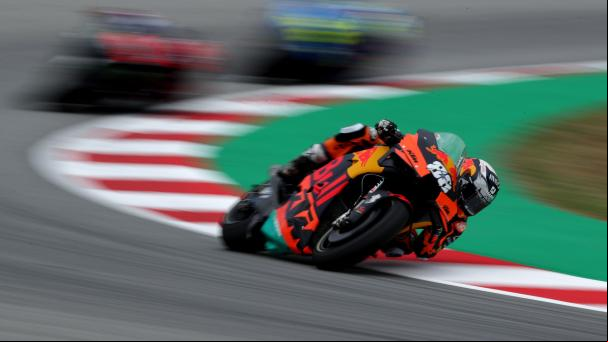 Oliveira se impone contra pronóstico ante el error de Quartararo