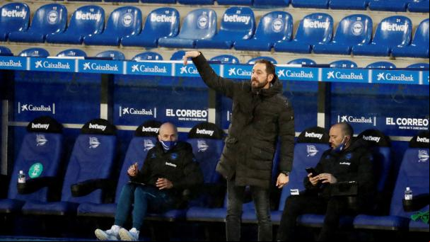 Pablo Machín y Míchel, destituidos de Alavés y Huesca, respectivamente