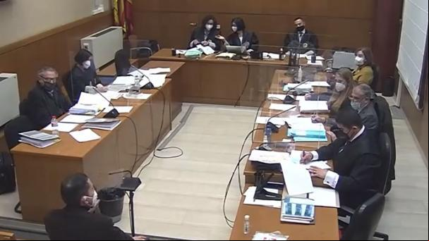 Juzgan a un exsacerdote de Sant Vicenç de Castellet acusado de fingir la boda de una mujer con un muerto para cobrar la herencia