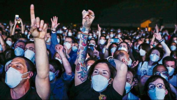 La Comunidad Valenciana explora la vuelta de los conciertos tras el de Love of Lesbian en Barcelona