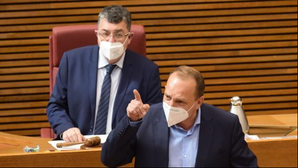La bronca se adueña de Les Corts: Podemos insulta a Vox y el PP se solidariza con los ultras