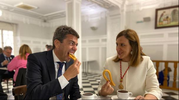 Carlos Mazón intensifica su agenda en València para lograr notoriedad y ganar complicidades