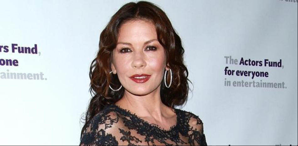 Catherine Zeta-Jones cree que estar con Michael Douglas la salvó de “situaciones vulnerables” en Hollywood
