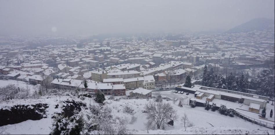 La nieve cubre el volcán Montsacopa