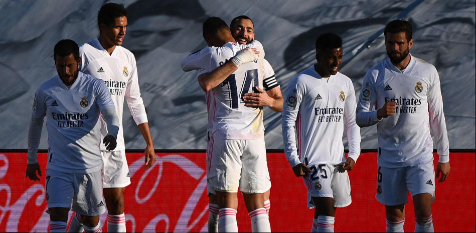 Benzema mantiene vivo al Real Madrid en la Liga