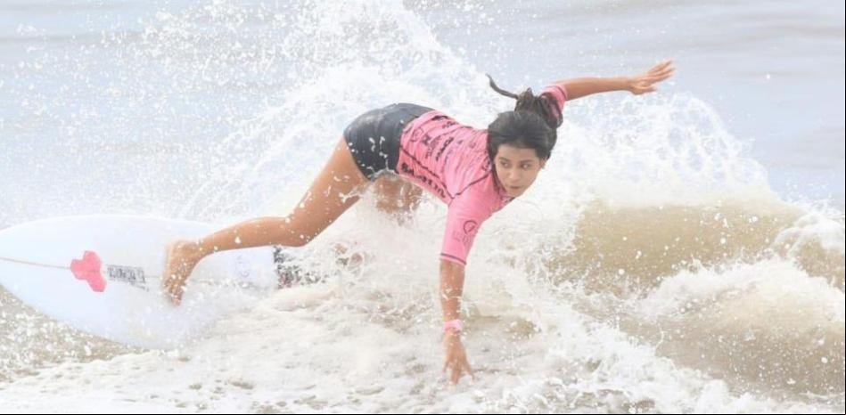 Muere, alcanzada por un rayo, la surfista de 22 años Katherine Díaz
