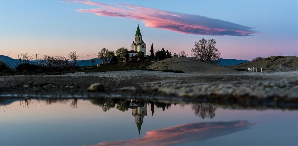 Reflejos perfectos del santuario de Puig-agut