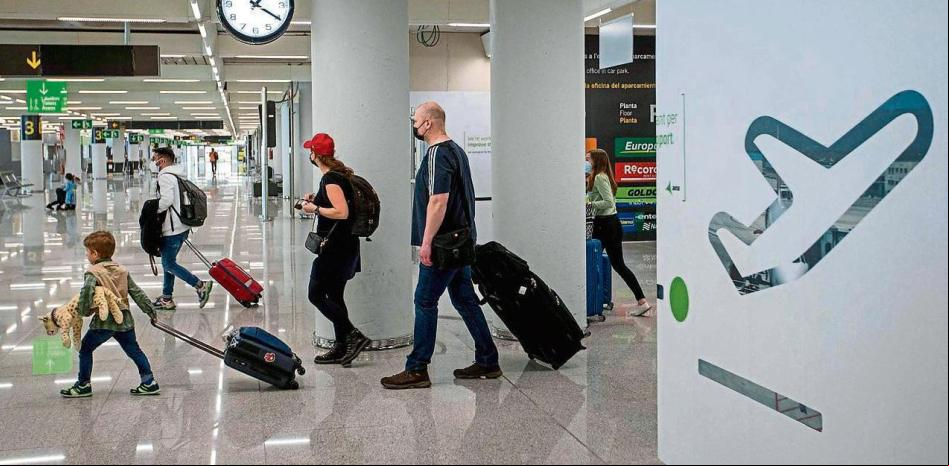 Aerolíneas y turoperadores intentan remontar pese a las nuevas restricciones