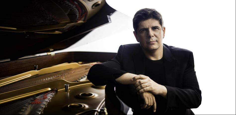 Perianes busca el suspense: “Ya lo verán en el concierto si prevalece el amor o la muerte”