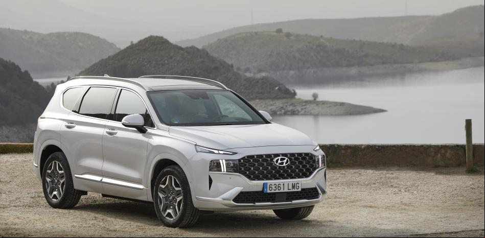 Hyundai renueva el Santa Fe, un SUV de 7 plazas ahora también con versión híbrida enchufable