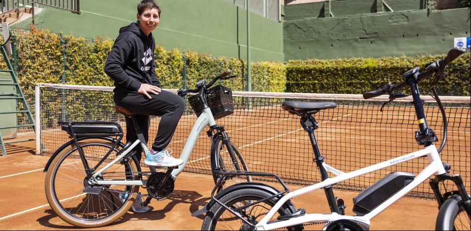 La tenista Carla Suárez, gran defensora de la bicicleta por salud, libertad y ecología